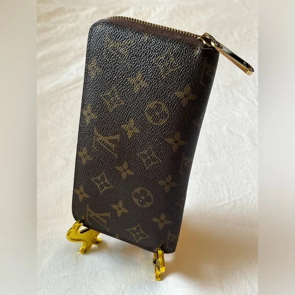 Louis Vuitton Monogram Zippy Wallet - Picture 2 of 16